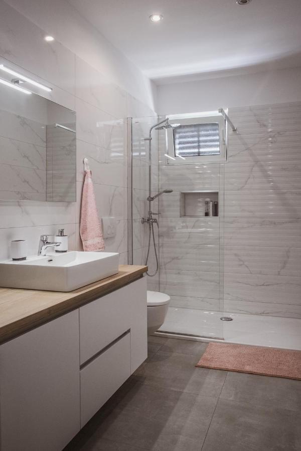 Comfort Sea View Apartment Dugi Rat Bagian luar foto
