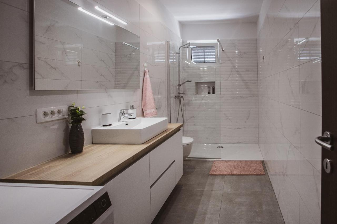 Comfort Sea View Apartment Dugi Rat Bagian luar foto
