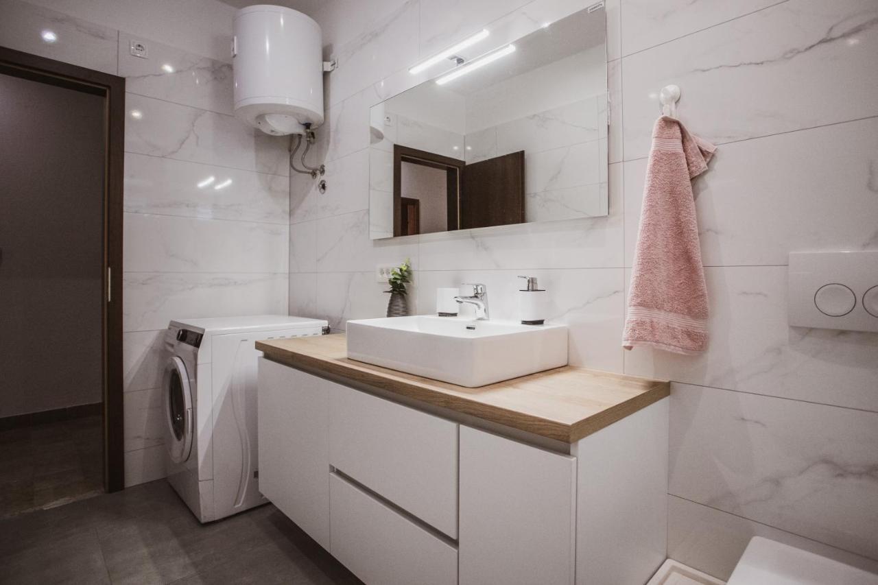 Comfort Sea View Apartment Dugi Rat Bagian luar foto